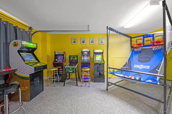 Minions - Arcade - Guest House - Villa - Pool & Spa 7521 - Image 3